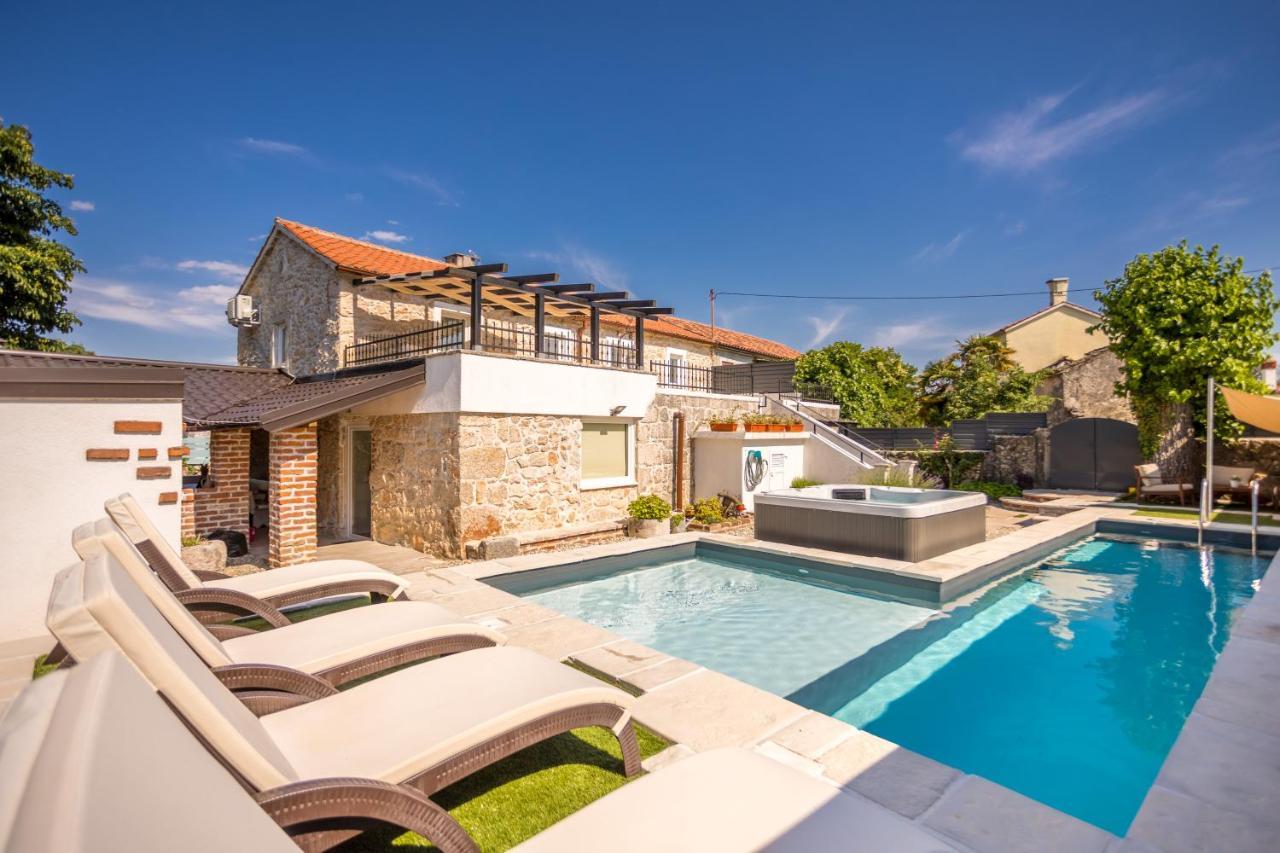 Villa Hrustika - Heated Pool, Jacuzzi & Sauna Gabonjin Buitenkant foto